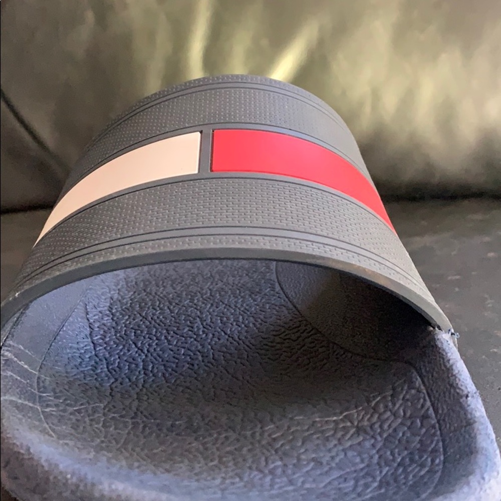 Tommy Slides - Picture 2 of 3